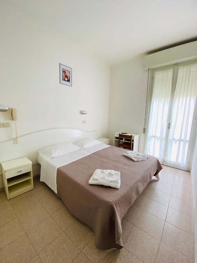 Hotel Luna Rossa Rimini Eksteriør bilde