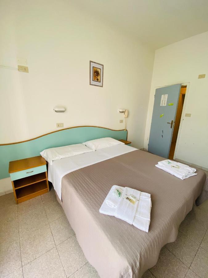 Hotel Luna Rossa Rimini Eksteriør bilde