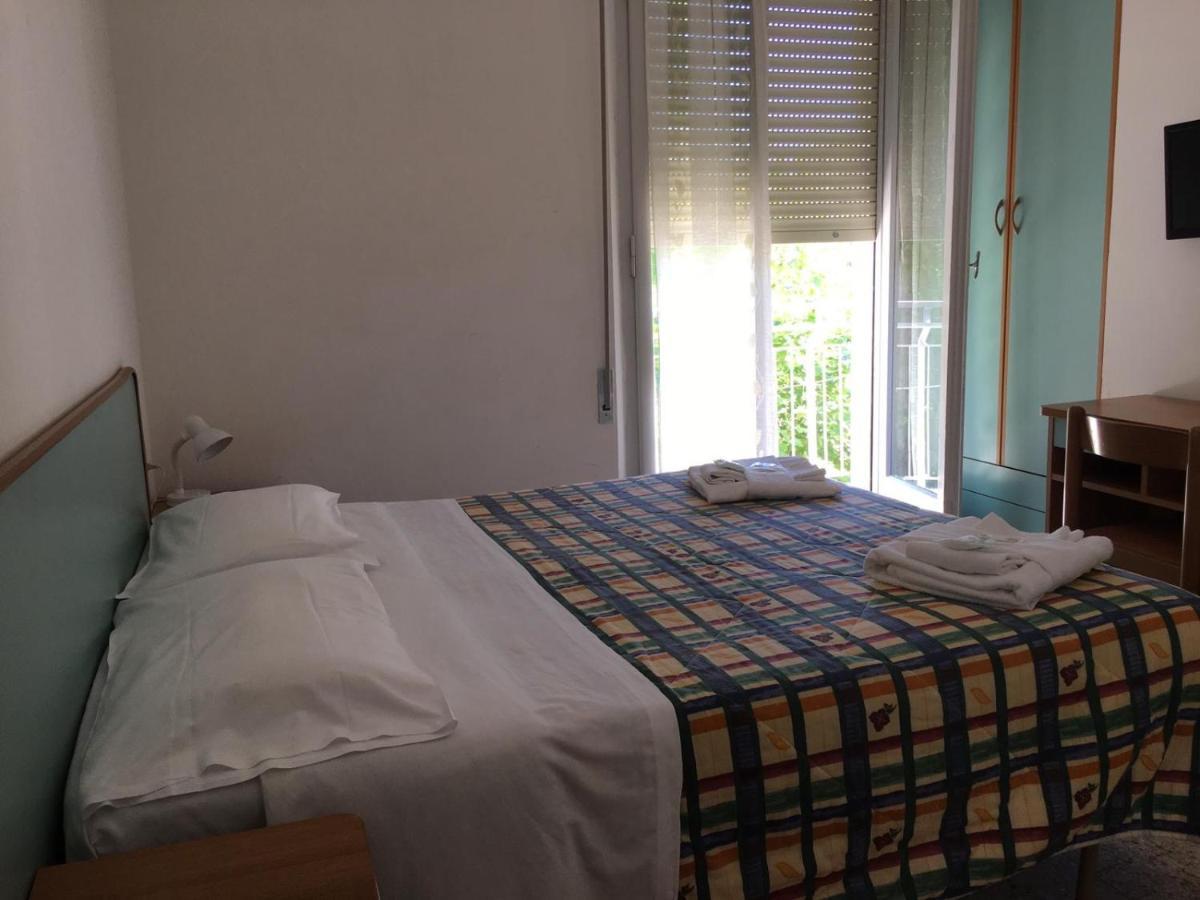 Hotel Luna Rossa Rimini Eksteriør bilde